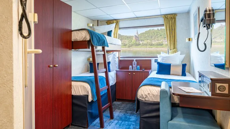 MAIN DECK 3 BEDS CAT C