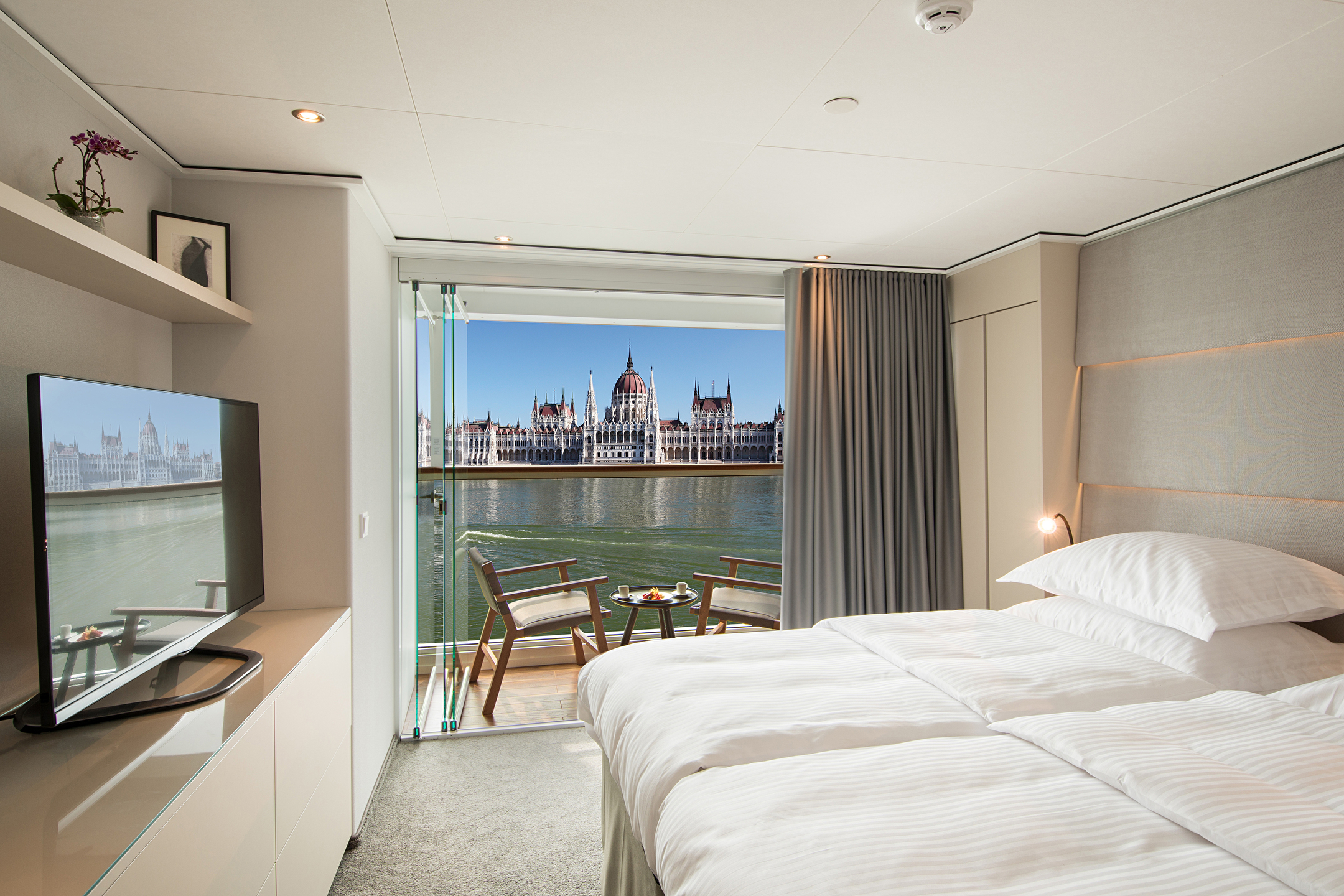 Emerald Grand Balcony Suite cabin