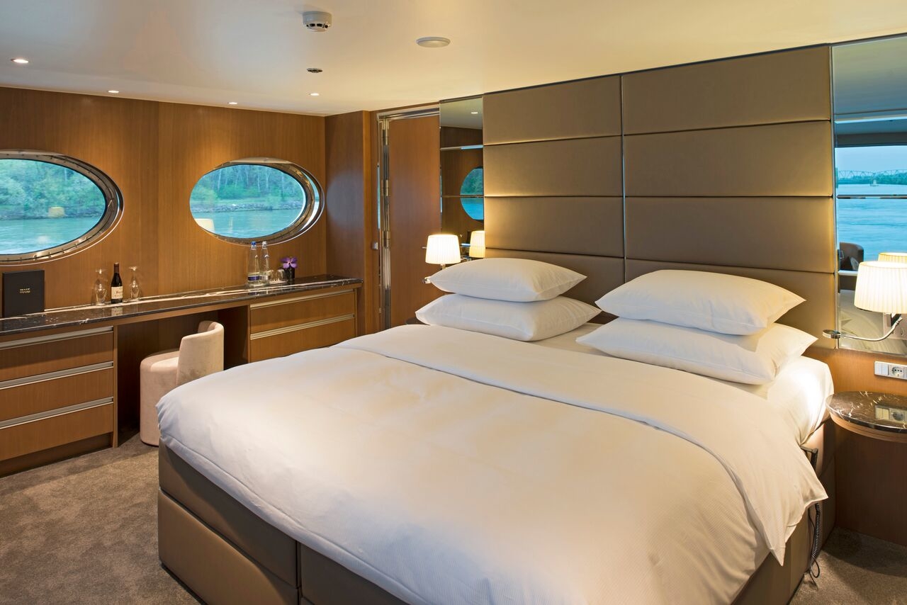 Royal Panorama Suite cabin