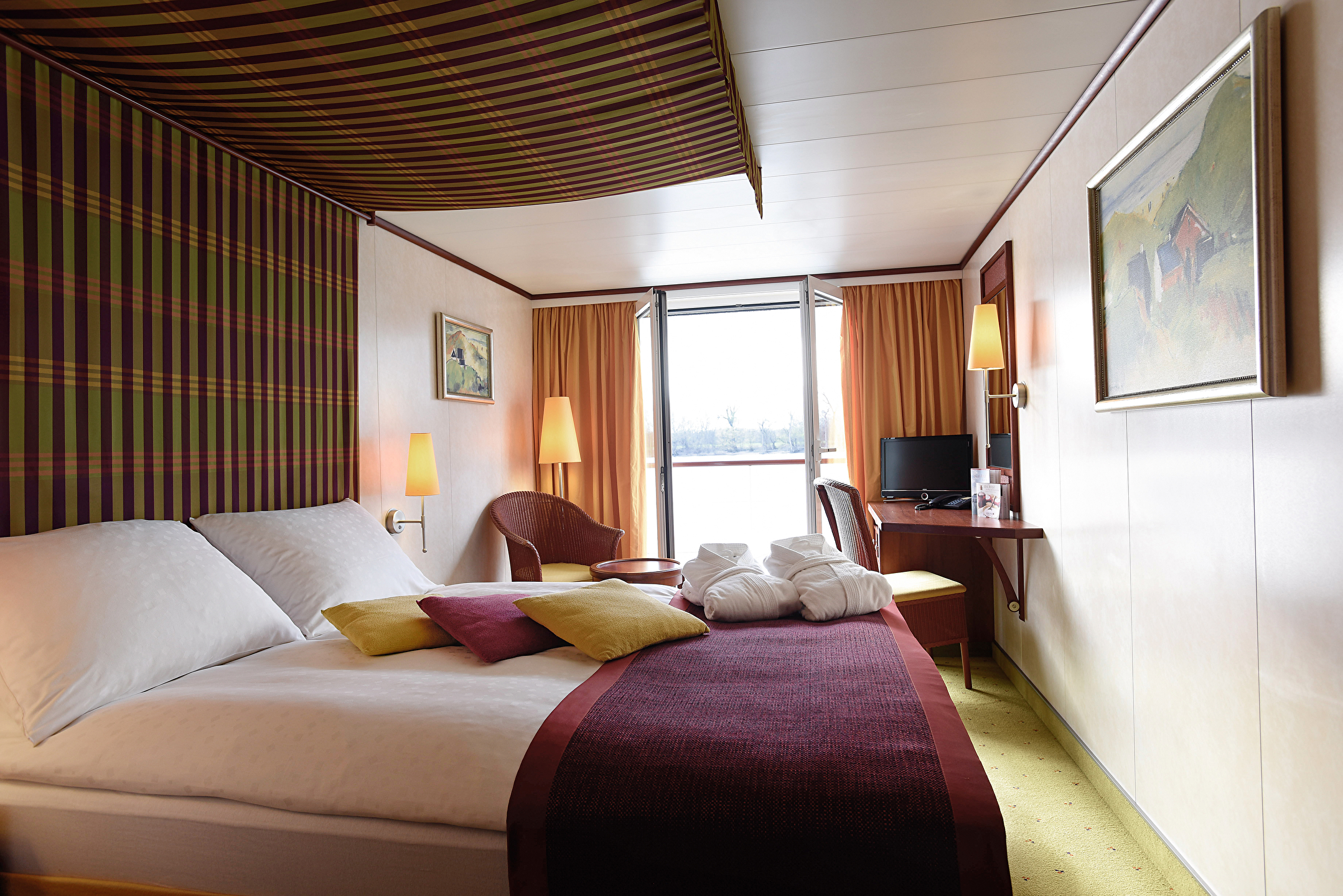 2-Bed Outside Cabin with Juliette Balcony cabin