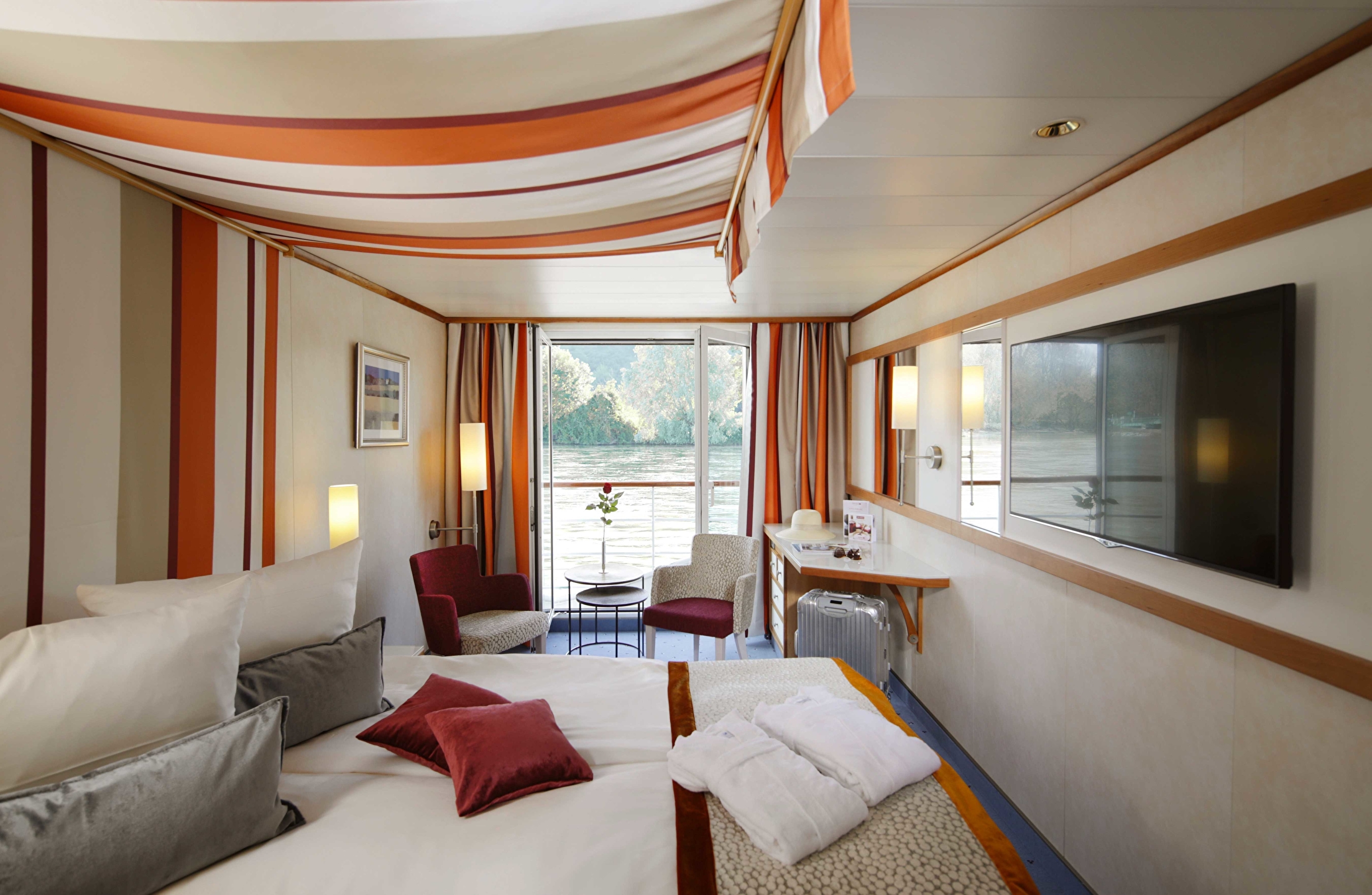 2-Bed Outside Cabin with Juliette Balcony cabin