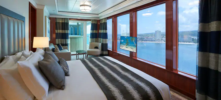 Aft-Facing Club Balcony Suite cabin