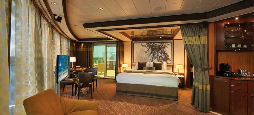 Aft-Facing Club Balcony Suite cabin