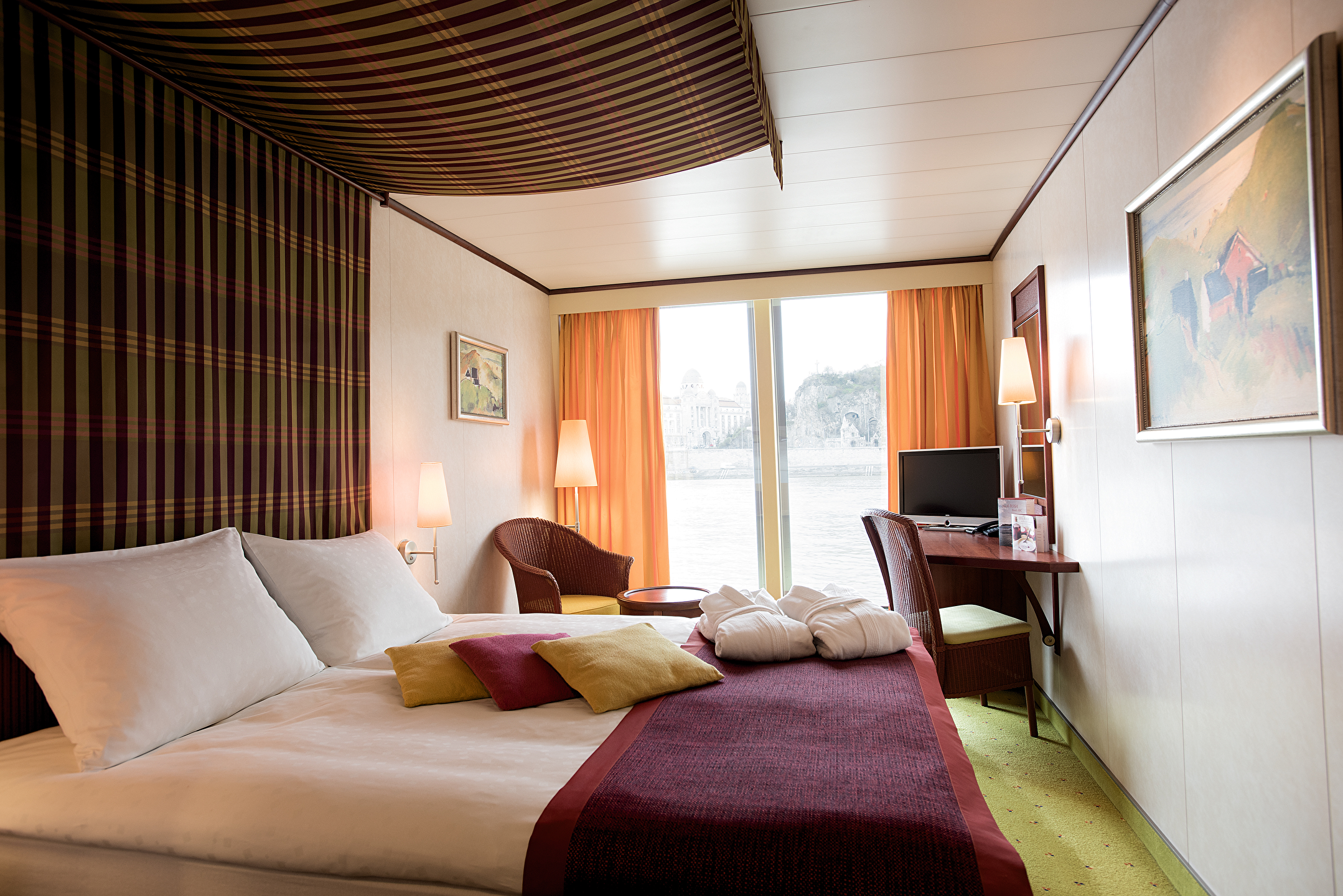 2-Bed Outside Cabin with Panorama Window cabin