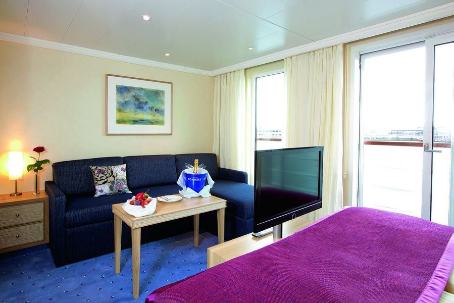 2-Bed Junior Suite cabin