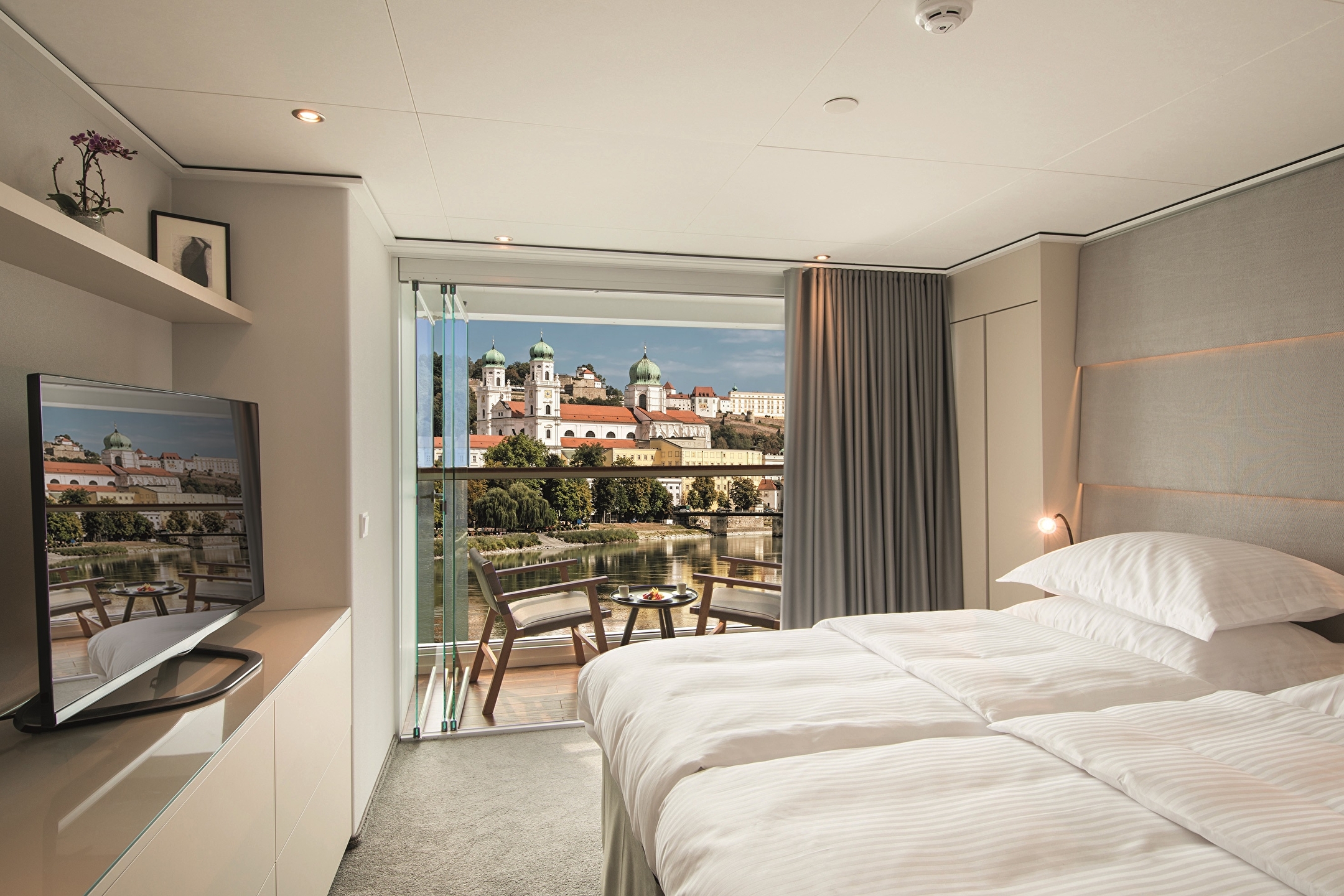 Grand Balcony Suite cabin
