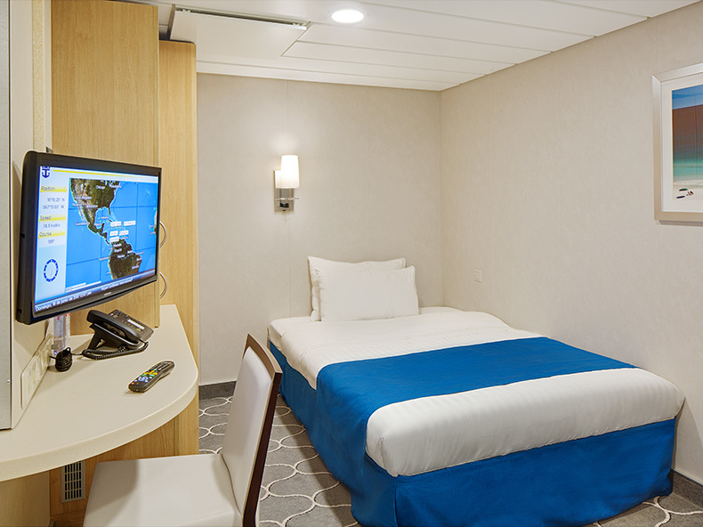Connecting Promenade cabin