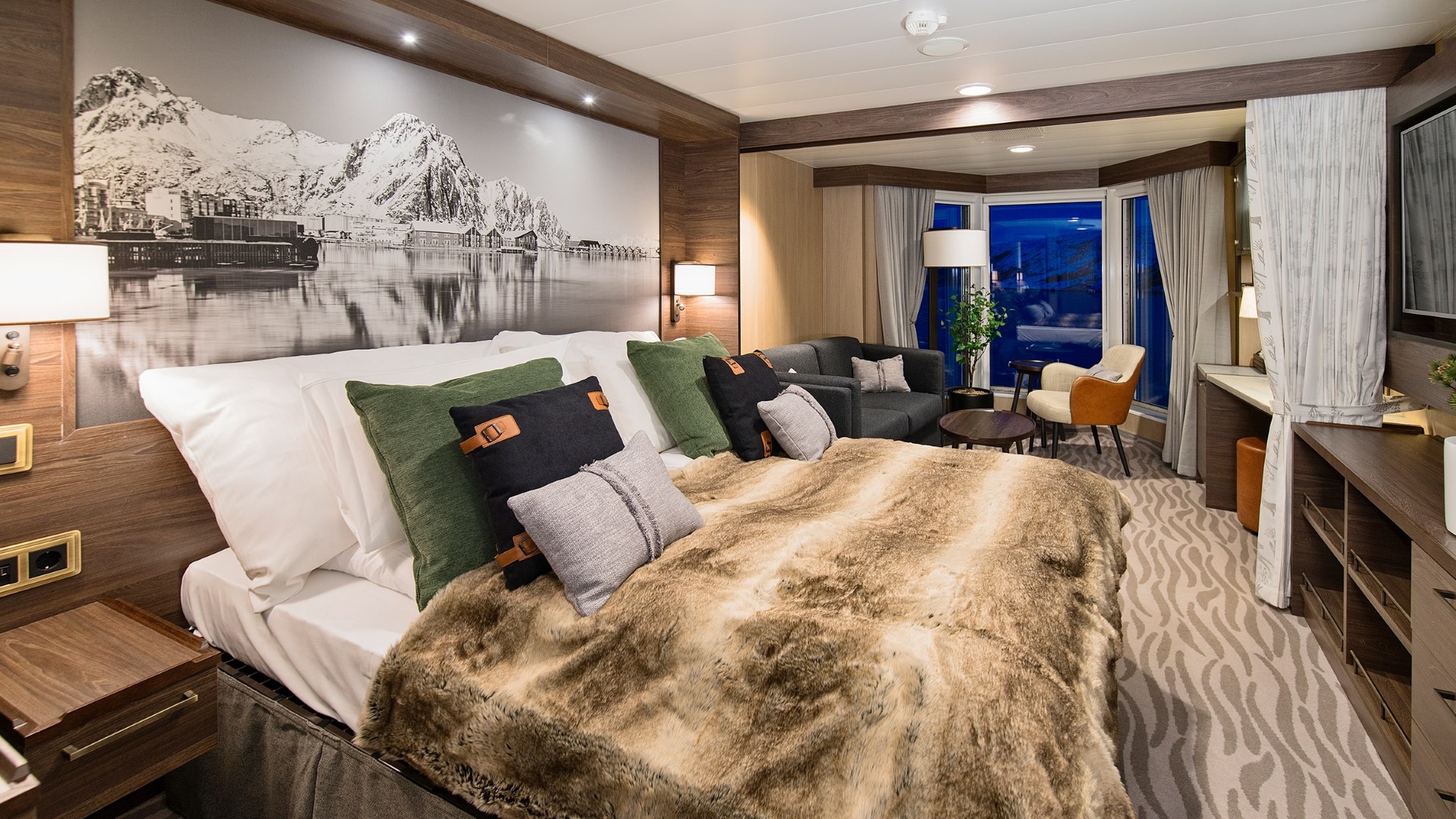 Expedition suite cabin