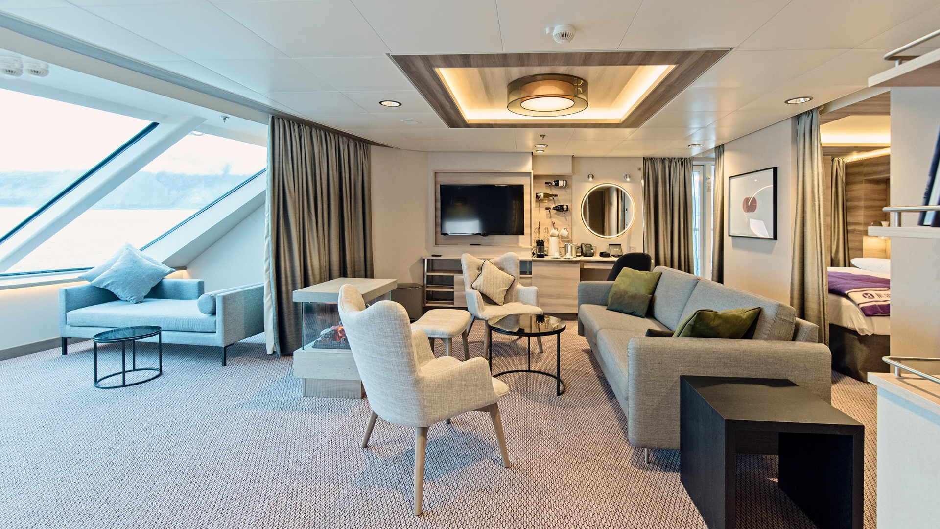 Expedition XL Suite with balcony cabin