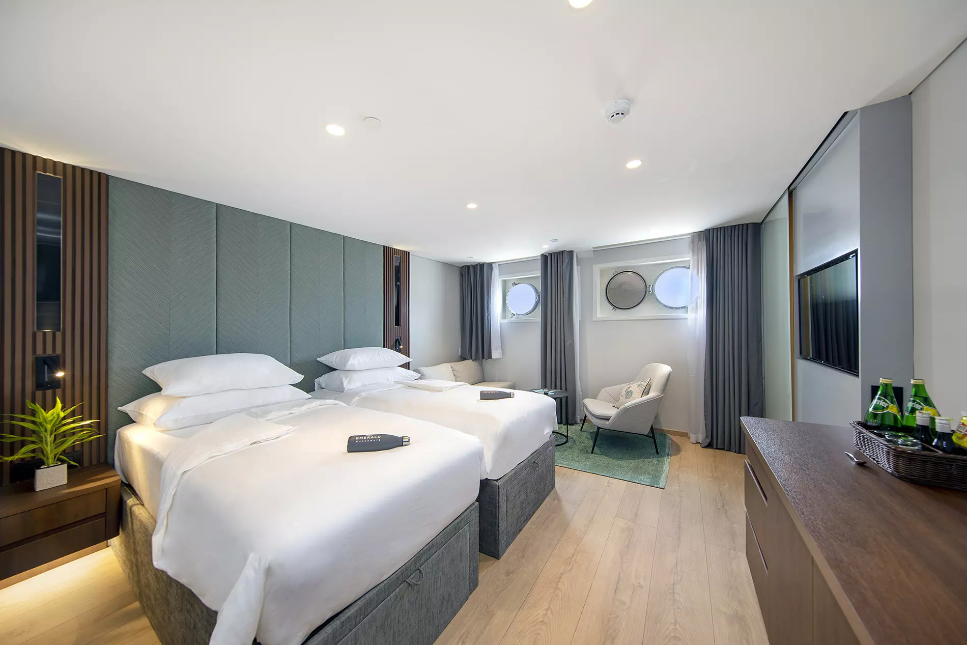 Emerald Stateroom cabin