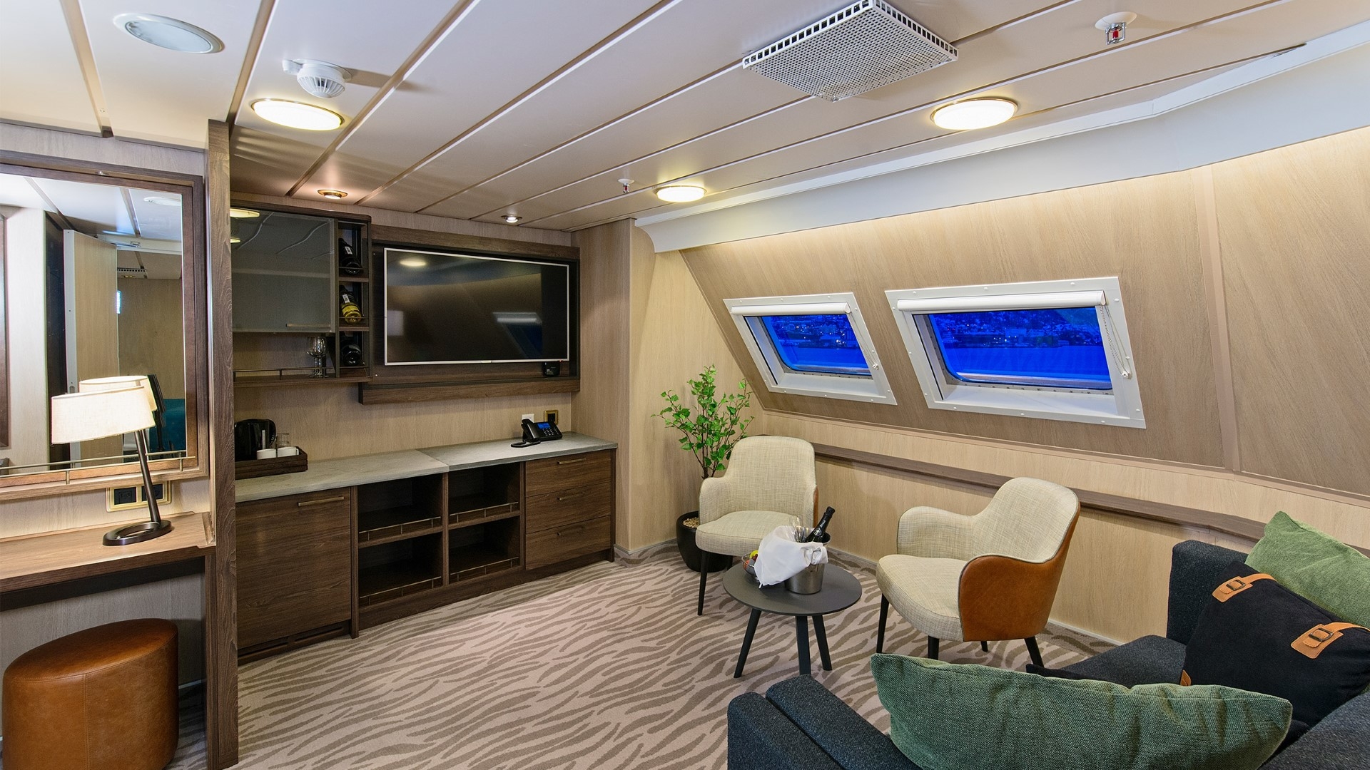 Expedition Suite cabin