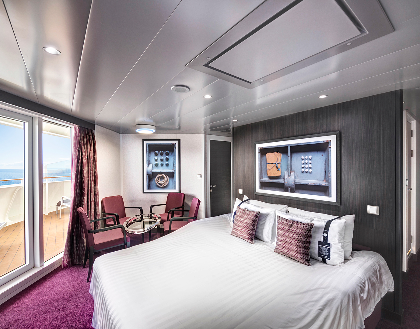 PREMIUM SUITE AUREA cabin