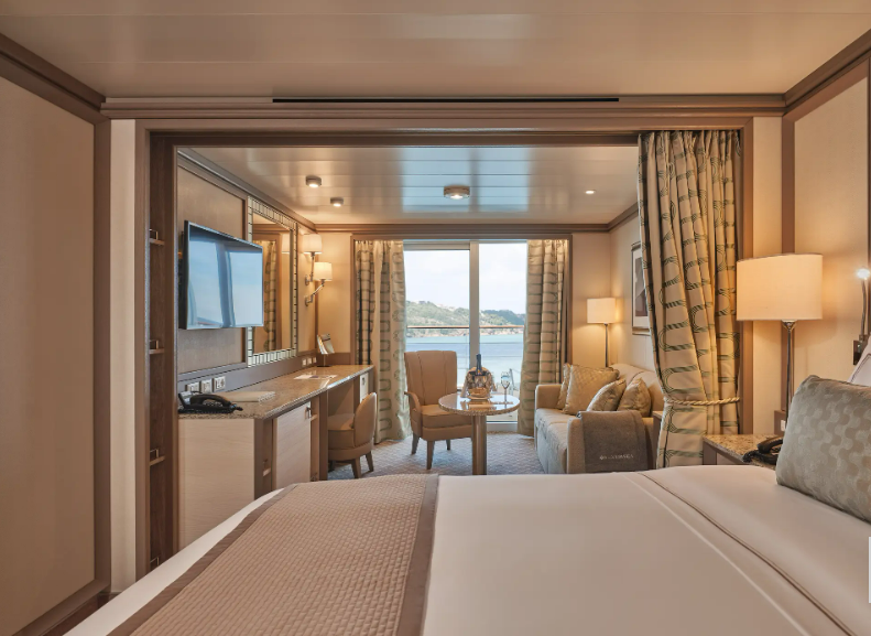 Deluxe Veranda Suite cabin