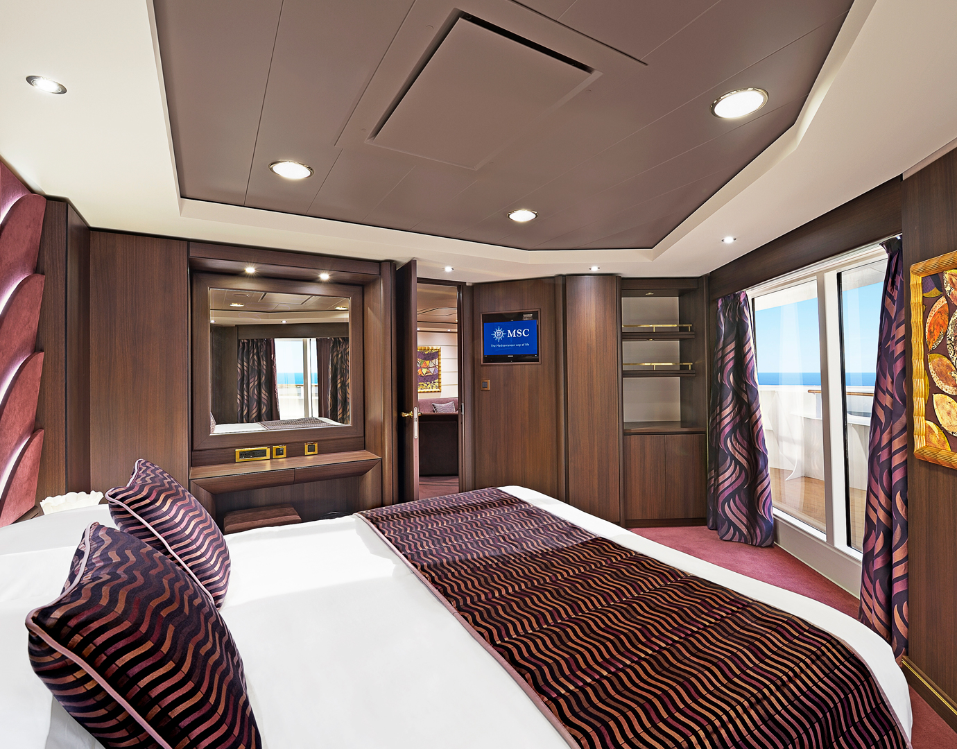 PREMIUM SUITE AUREA WITH SEALED WINDOW cabin