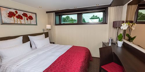 Deluxe Stateroom cabin
