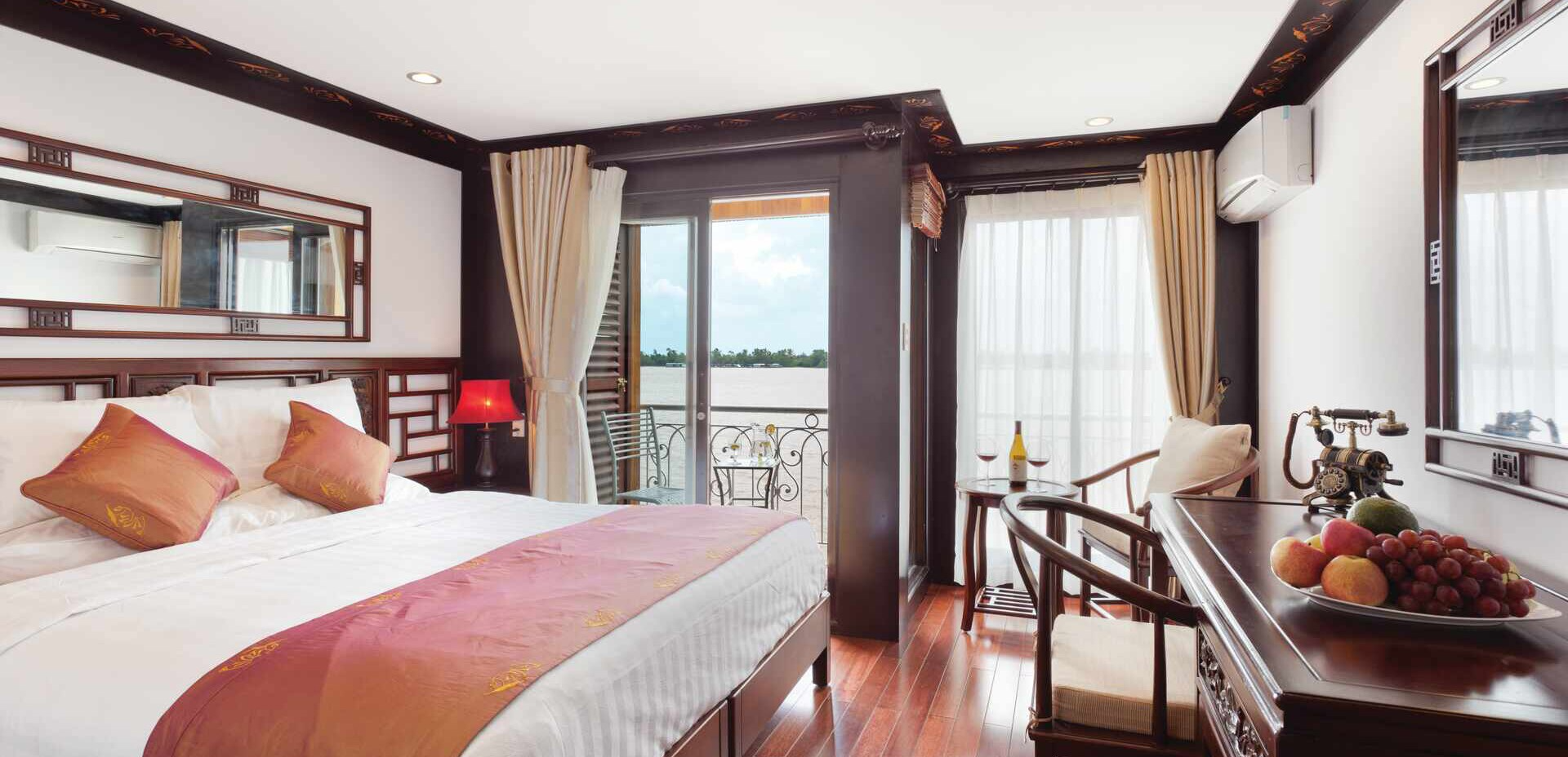 Deluxe Twin Balcony Suite cabin