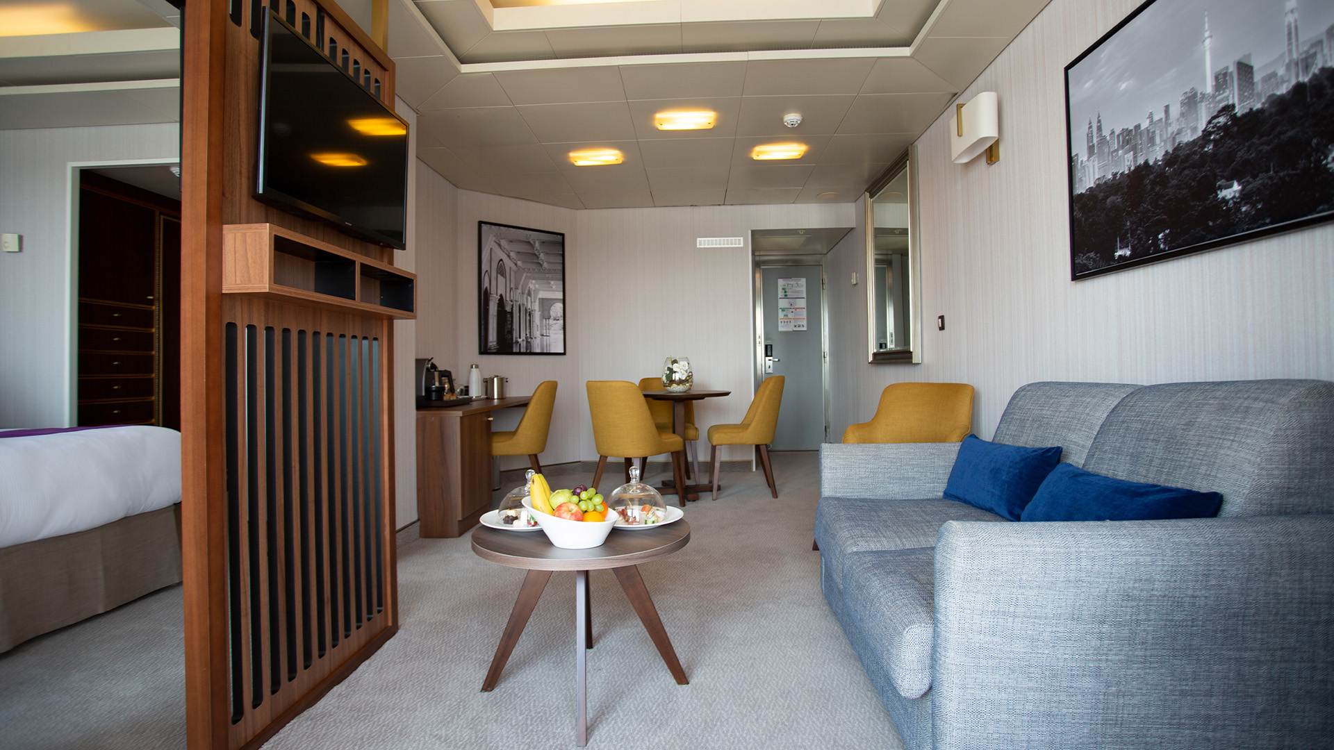 Deluxe Suite (Forward - Deck 11) cabin