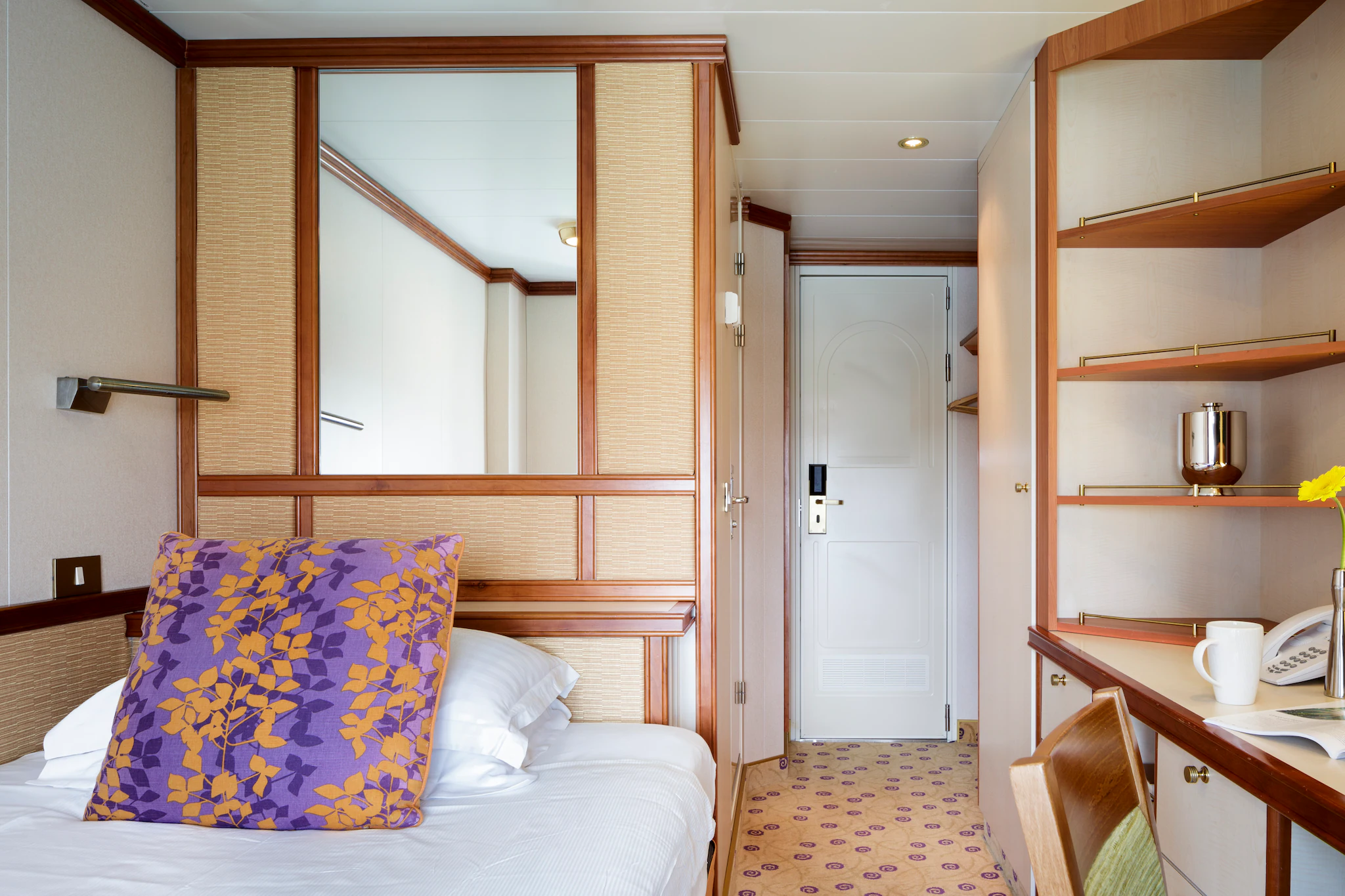 Outside/Oceanview RC cabin