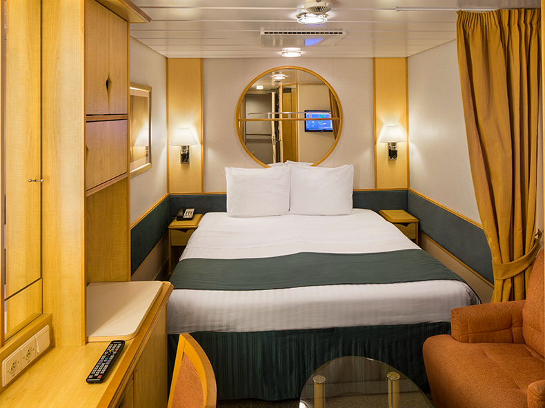 Inside 1R cabin