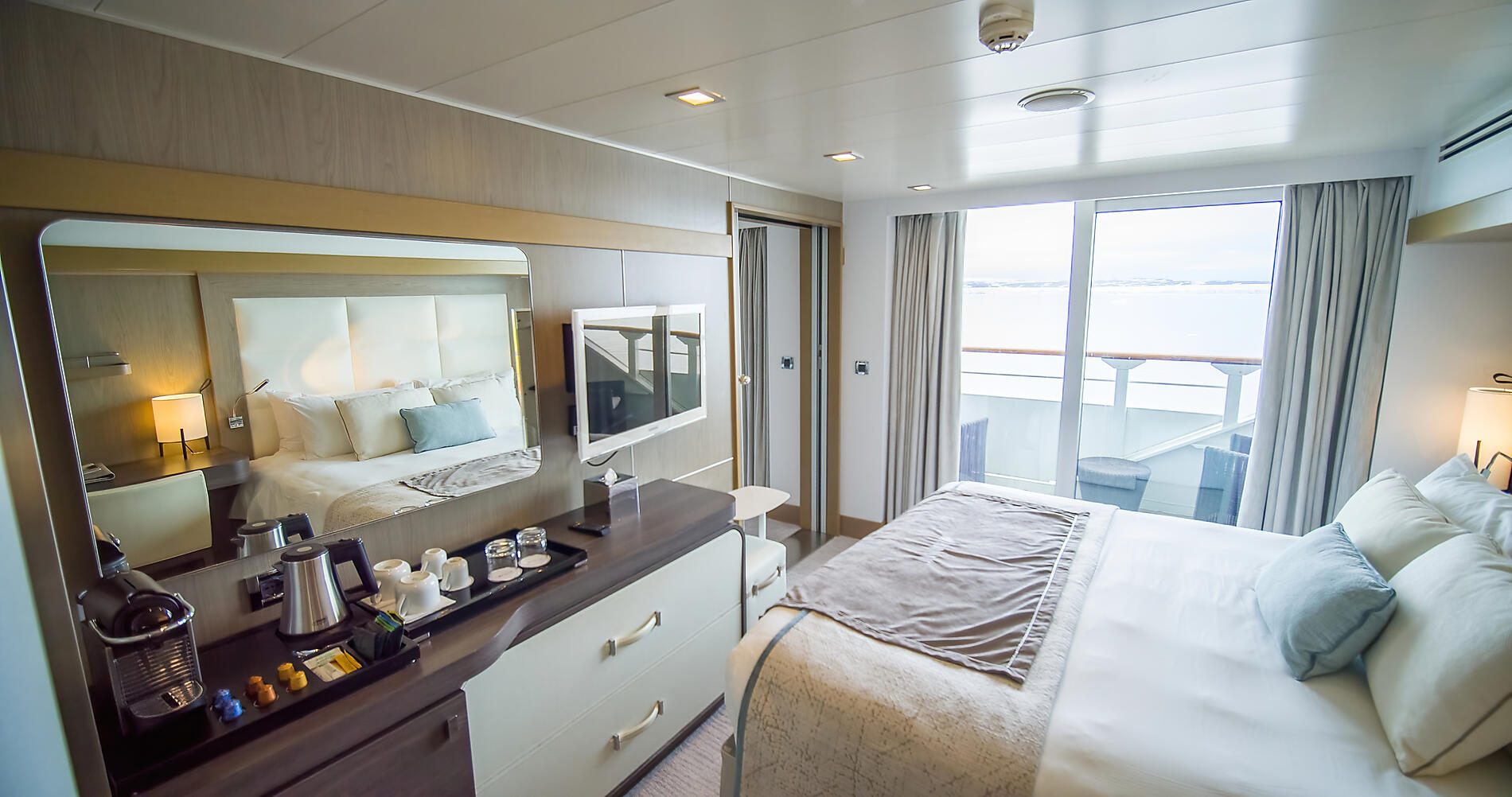 Prestige Suite Deck 6 cabin