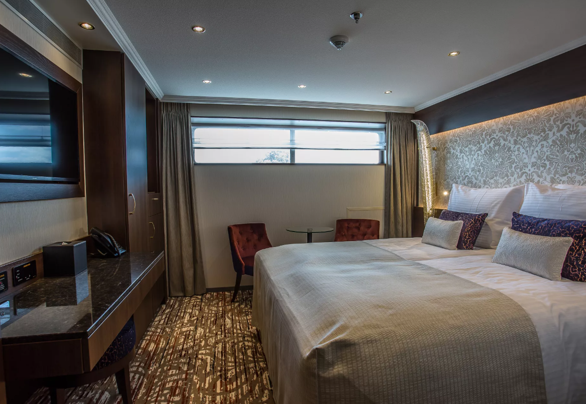 Suite - Emerald Deck cabin