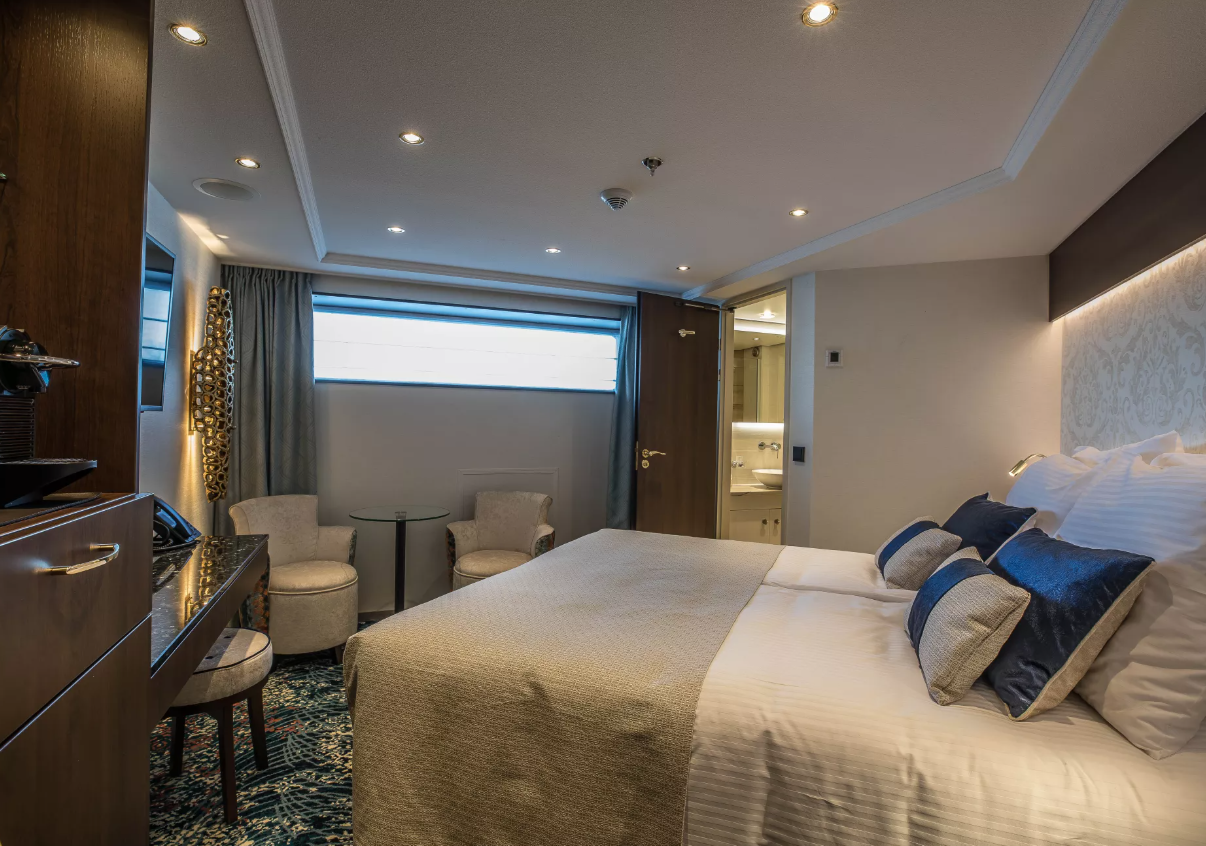 Suite 6 cabin