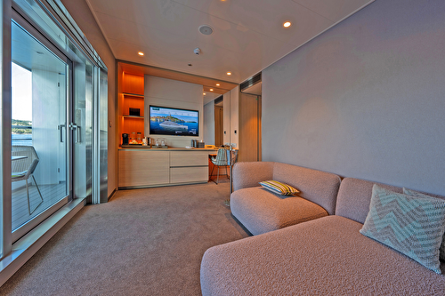 Deluxe Balcony Suite