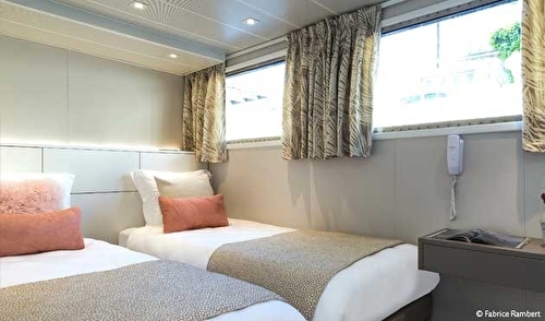 Main Deck 2 Beds