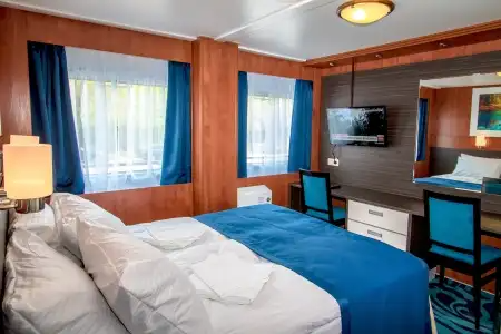 Upper Deck 1 Queen Bed - Suite