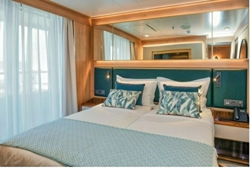 Infinity Deluxe Cabin