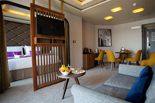 Deluxe Suite