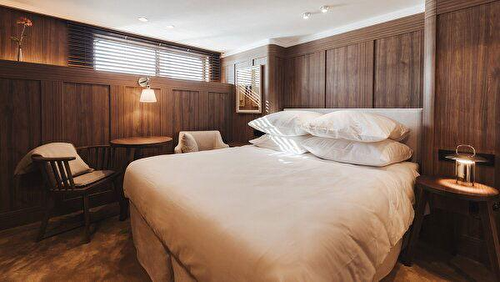 Twin Window Suite