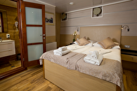 Porthole Window Cabin
