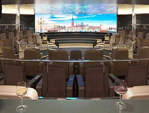 Innovative In-the-Round Theatre