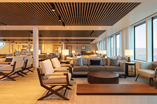 Explorer Lounge 