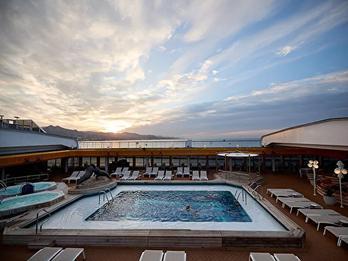 SWIMMING POOL AND JACUZZI