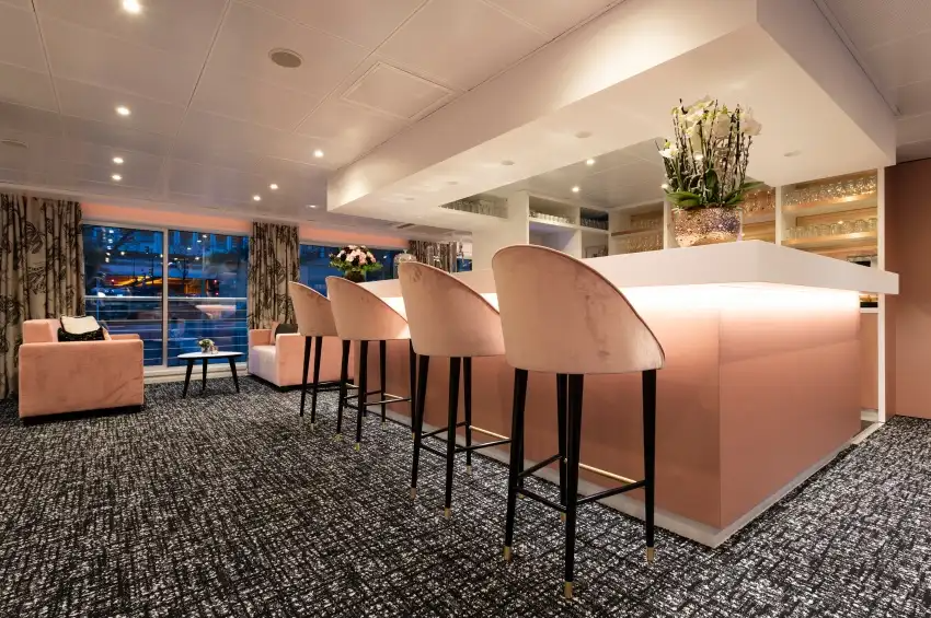 Salon Bar