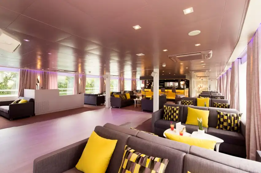 Lounge Bar with Dance Floor