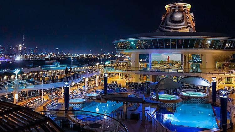 pool-deck-night-time-outdoor-movie