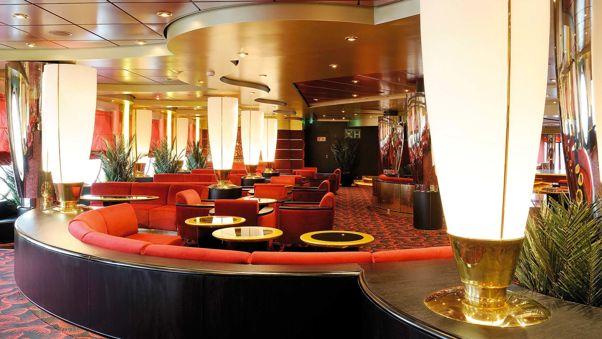 MSC Poesia Pigalle Lounge