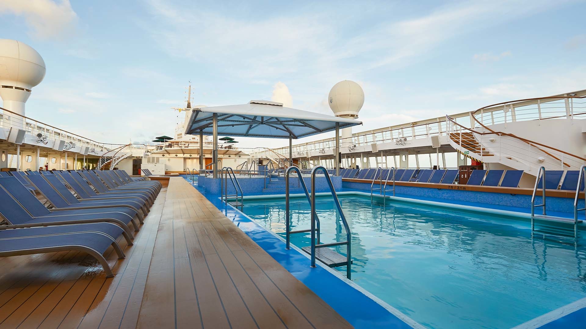 Norwegian Sun Pool