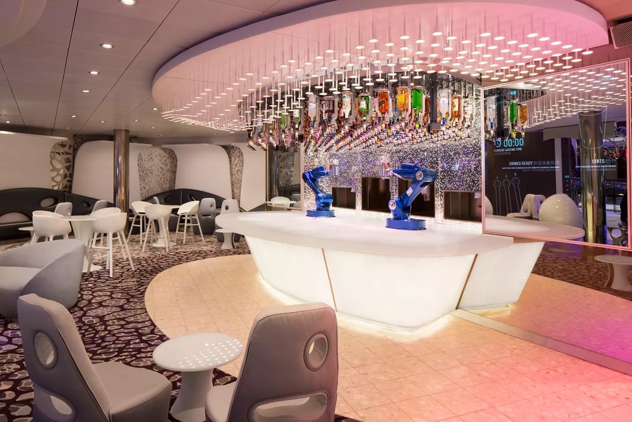 bionic-bar-lounge-area-wide-angle-technology