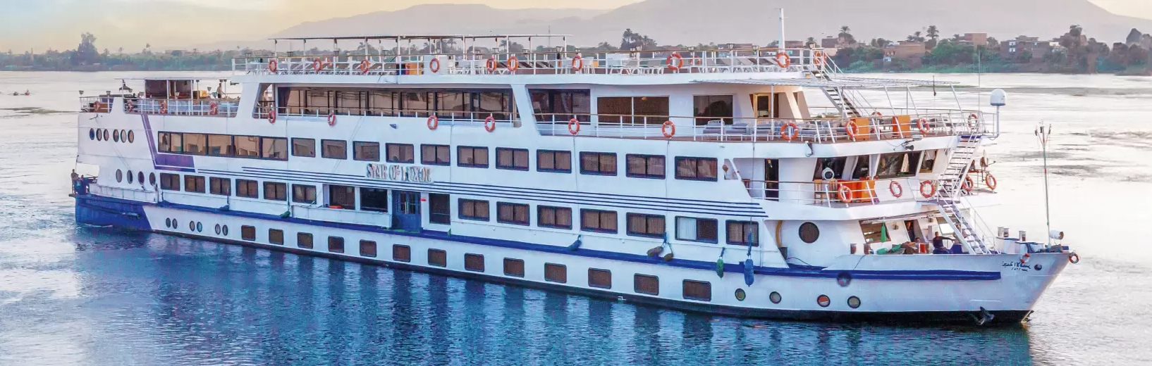 RV Star Of Luxor Images