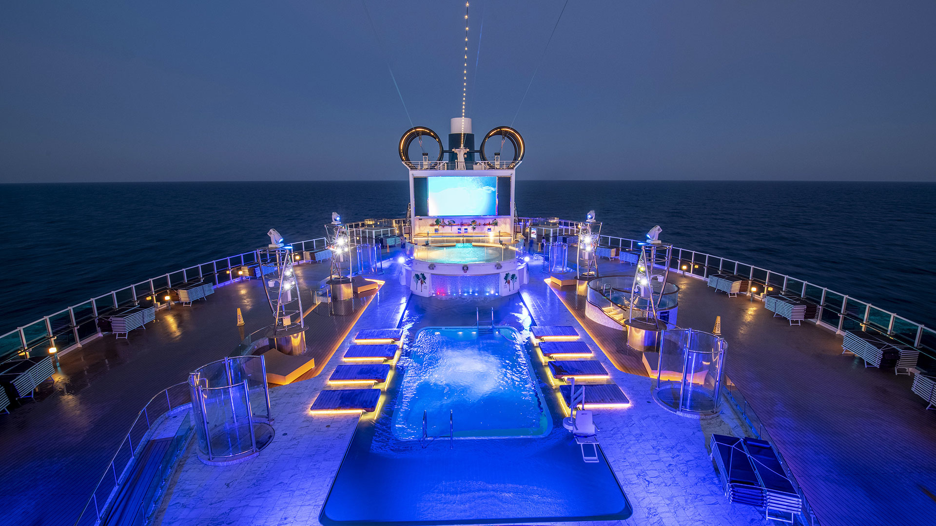 MSC Seaview Top dæk om aftenen