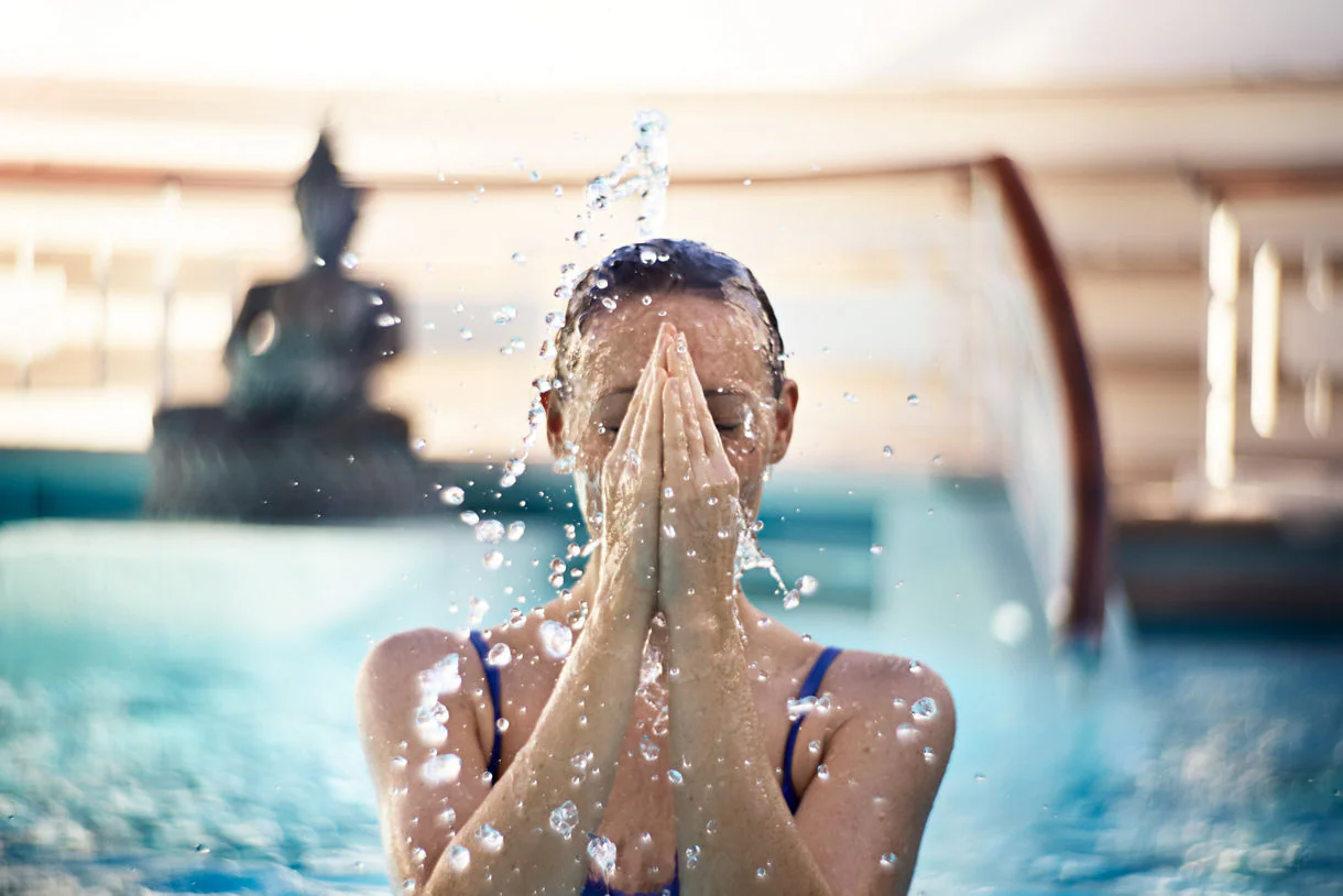 pool-woman-splash