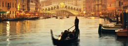Paseo en góndola por los canales de Venecia