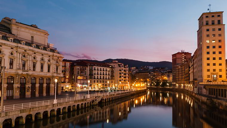 Cruceros por Bilbao, España