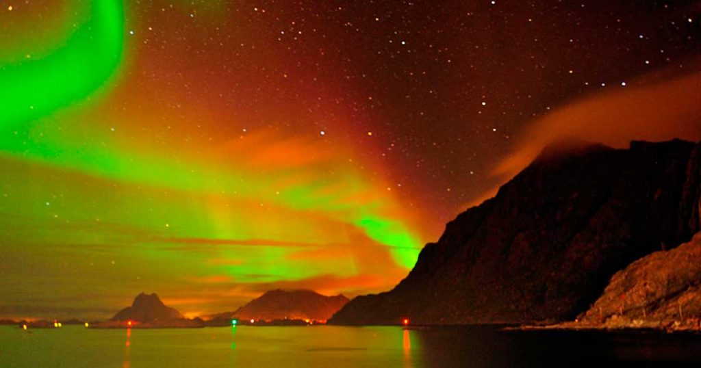 Cruzeiro com a incrível paisagem da Aurora Boreal