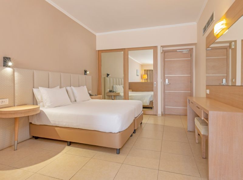 Kresten Royal, Greece