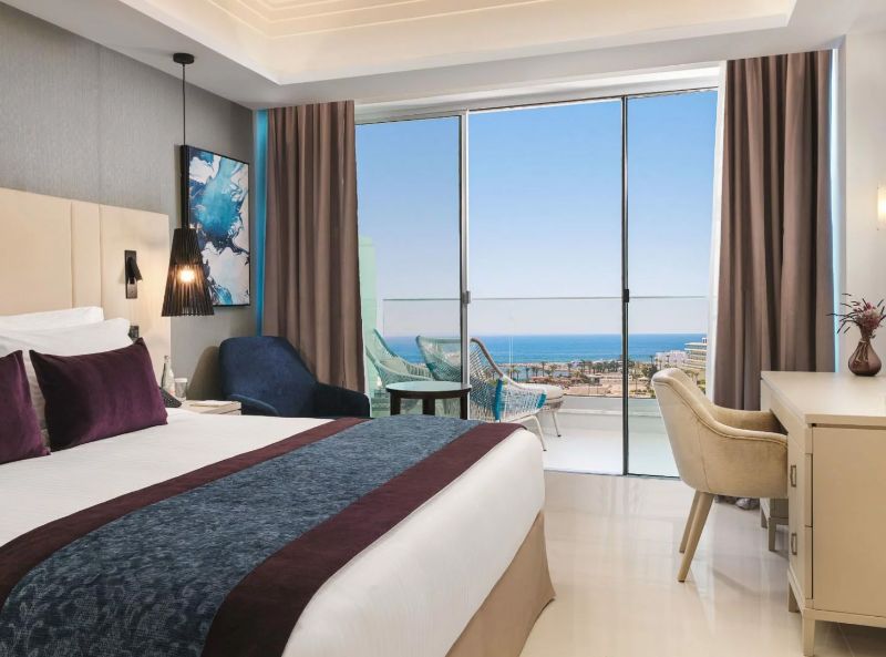 Amanti MadeForTwo, Cyprus